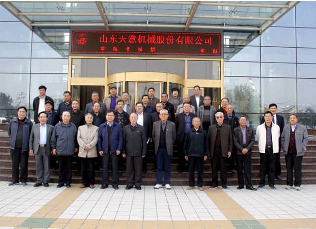 兗州區(qū)人大、政協(xié)領(lǐng)導(dǎo)蒞臨天意機(jī)械參觀考察