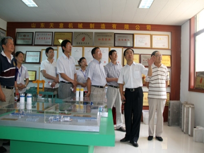 2012.7.28日山東天意兩項(xiàng)科技成果鑒定順利通過，北京領(lǐng)導(dǎo)專家，到我公司參觀指導(dǎo)