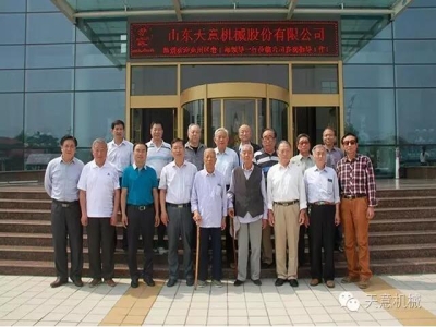 兗州區(qū)委常委、組織部長徐繼瑞一行領(lǐng)導(dǎo)蒞臨天意參觀指導(dǎo)工作